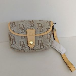 Dooney & Bourke wristlet